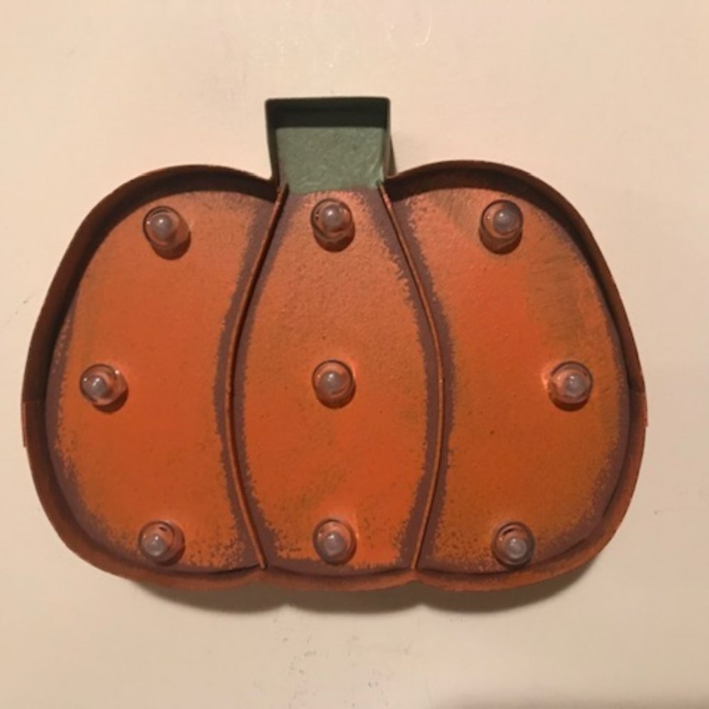 Led Pumpkin in distressed metal - battery operated